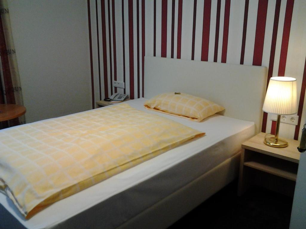אופנבורג Centralhotel Garni חדר תמונה