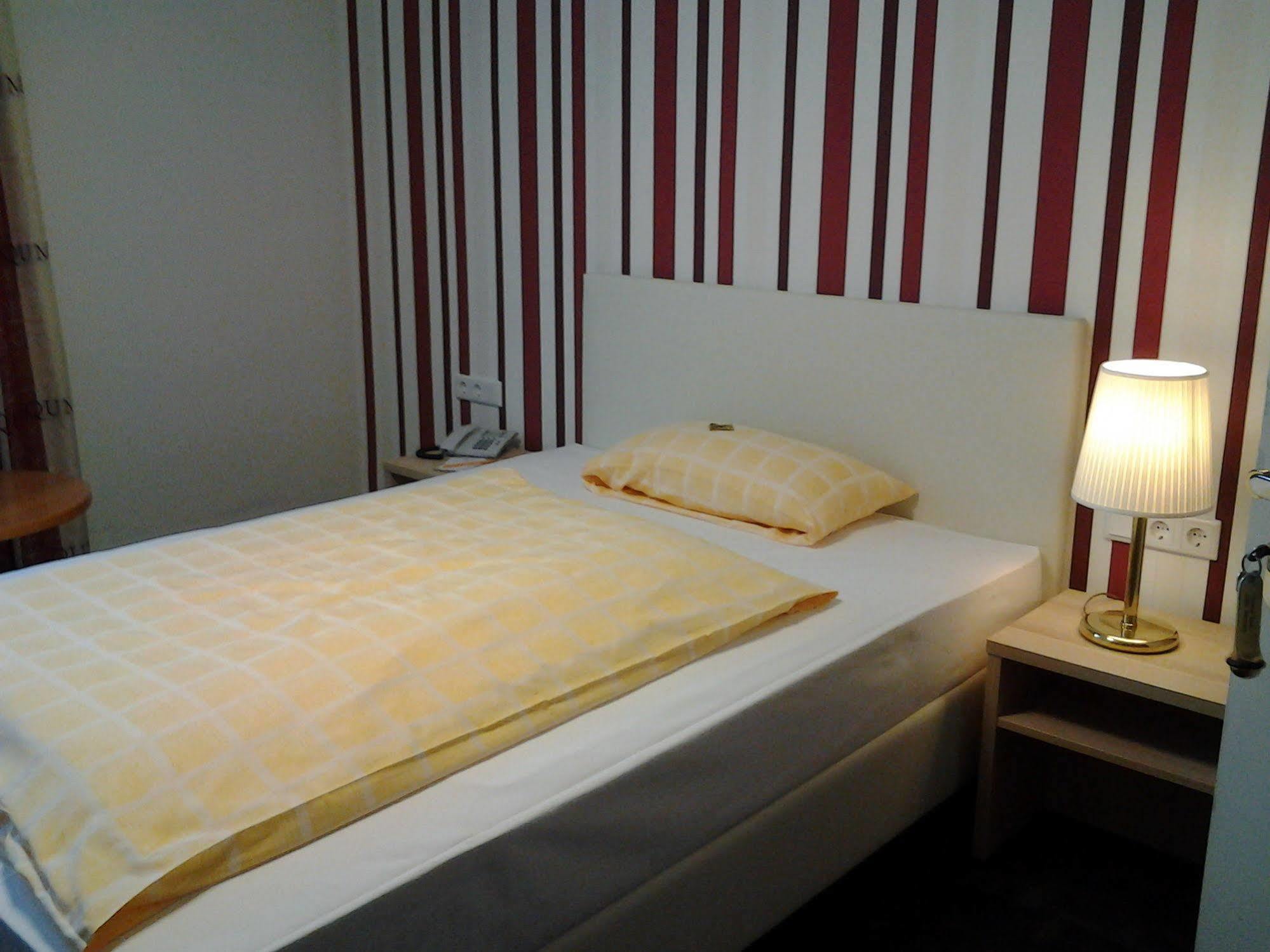 אופנבורג Centralhotel Garni מראה חיצוני תמונה