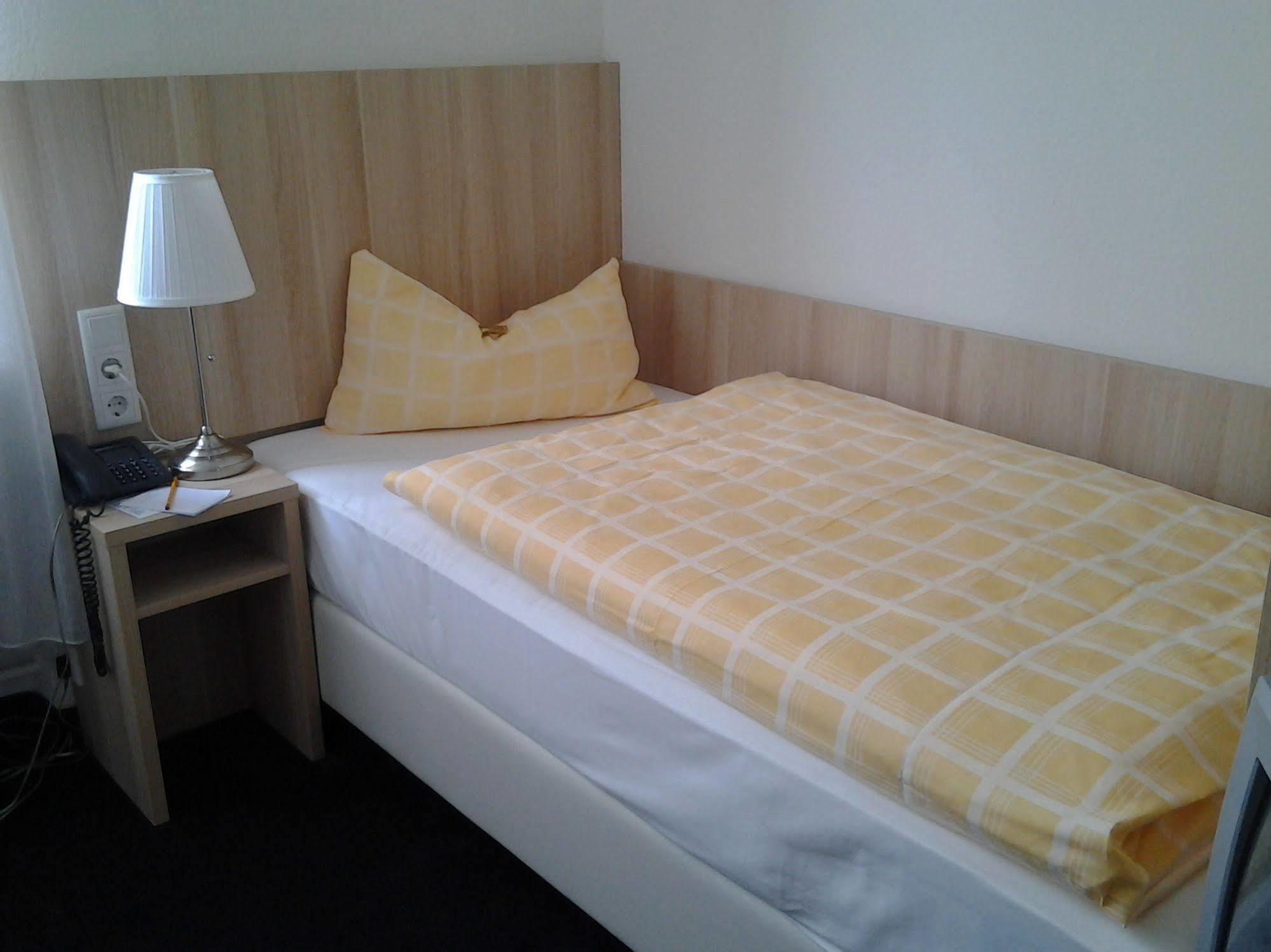אופנבורג Centralhotel Garni מראה חיצוני תמונה
